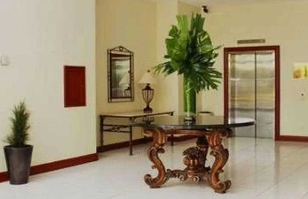 Plaza Hotel And Suites-1