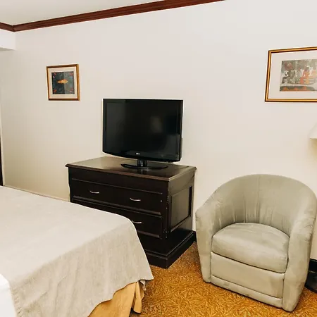 Plaza Hotel And Suites-3