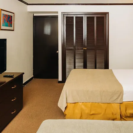 Plaza Hotel And Suites-2